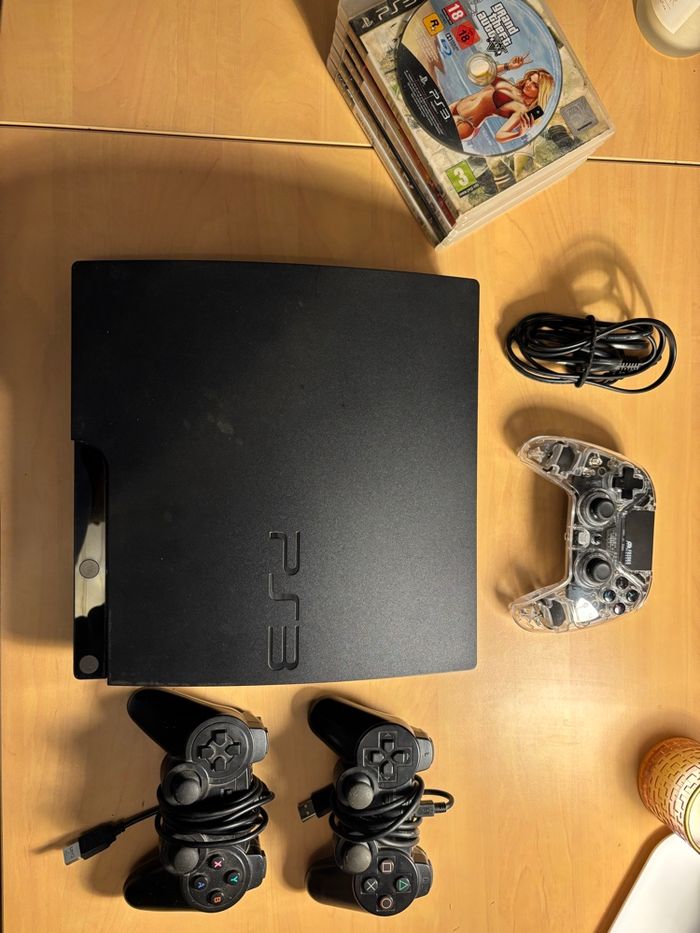 Lot PS3 + jeux et manettes - photo numéro 1