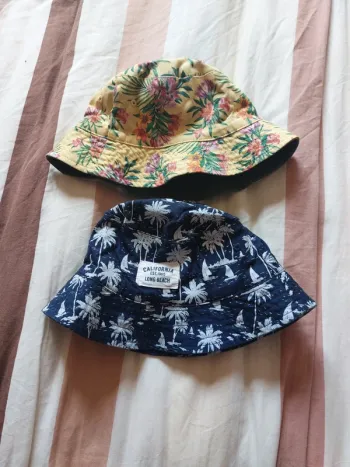 Lot de 2 bobs en coton 110/116 4/6 ans