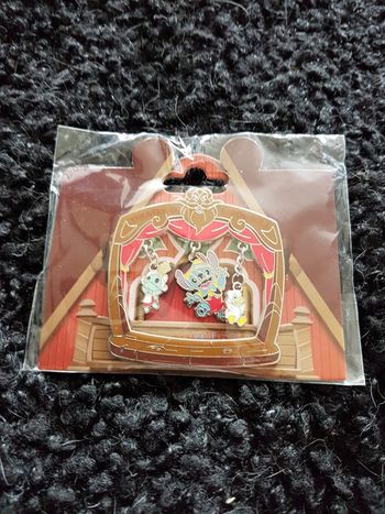 Pin's disneyland paris Stitch theatre