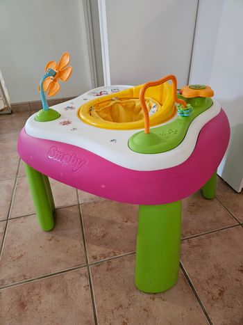 Table d'activité avec siège