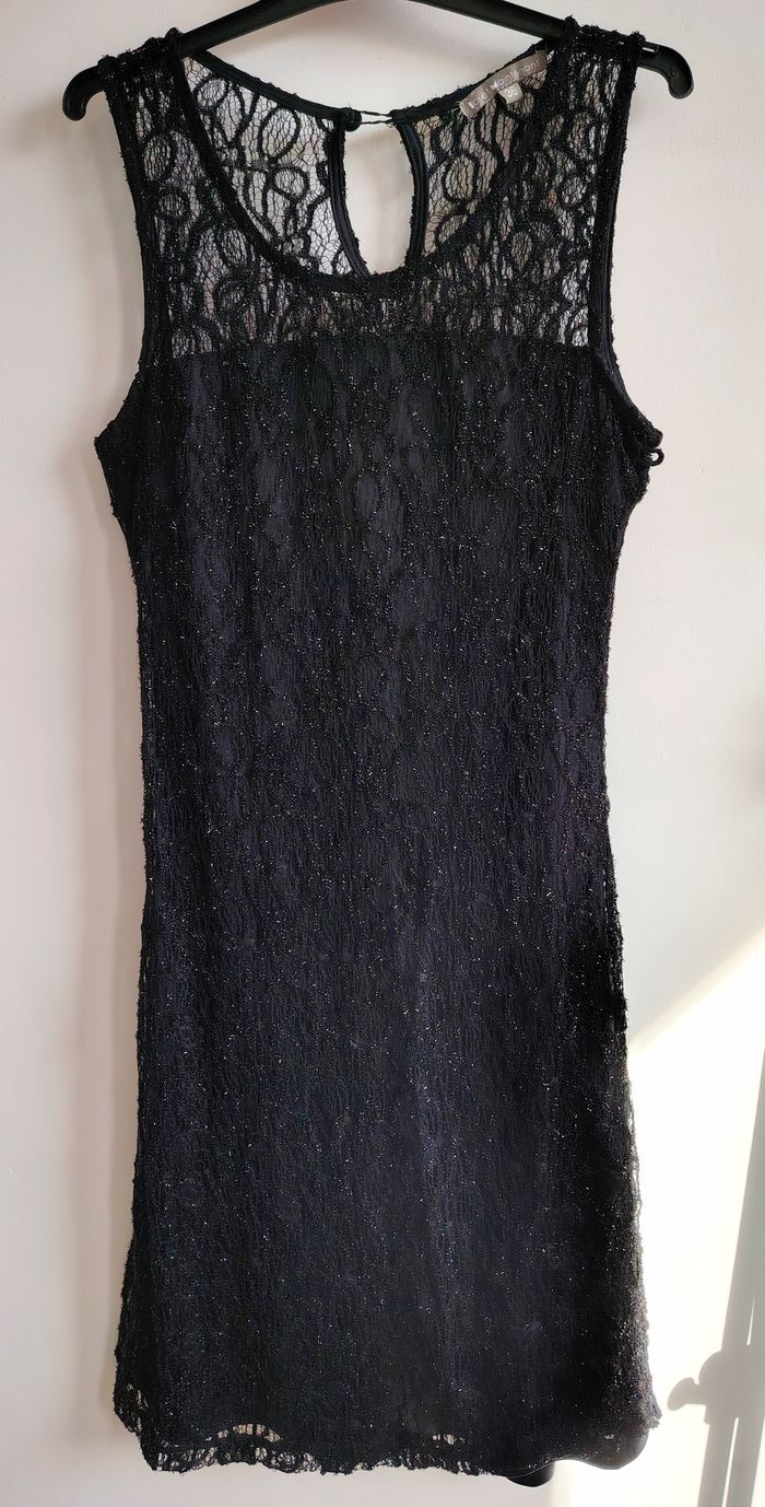 Robe noire en dentelle scintillante – Taille 36