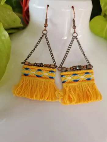 Boucles d'oreilles fantaisies couleur bronze et fils jaunes