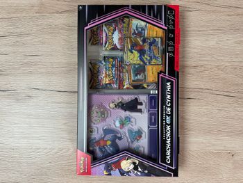 Pokémon Coffret Carchacrok Ex De Cynthia Scellé