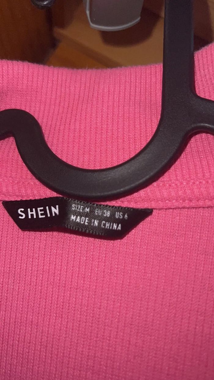 Top court SHEIN taille 38 - photo numéro 2