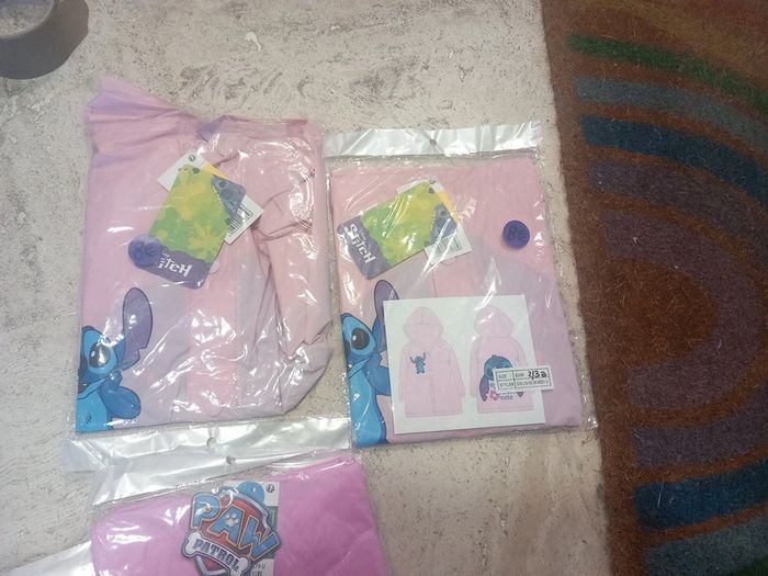 Magnifique imperméable stitch 2/3 ans - photo numéro 2