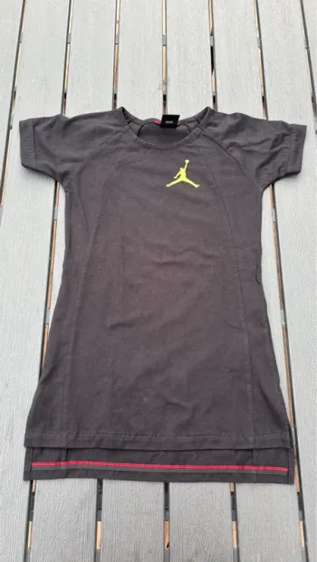 Robe Jordan noir fille taille 8/10 ans