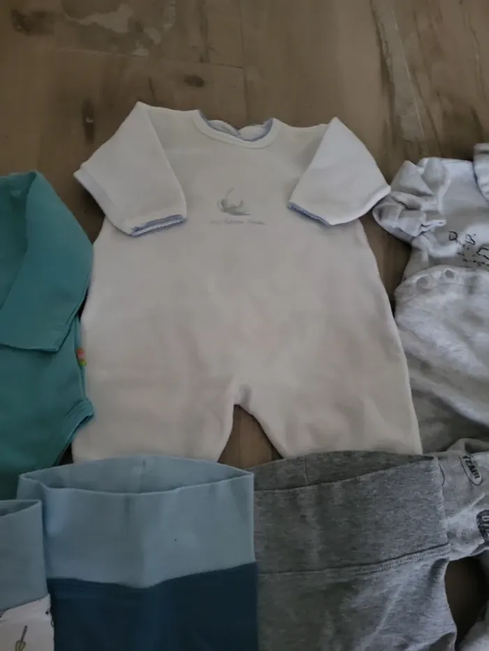 Lot vêtements 1 mois - photo numéro 5