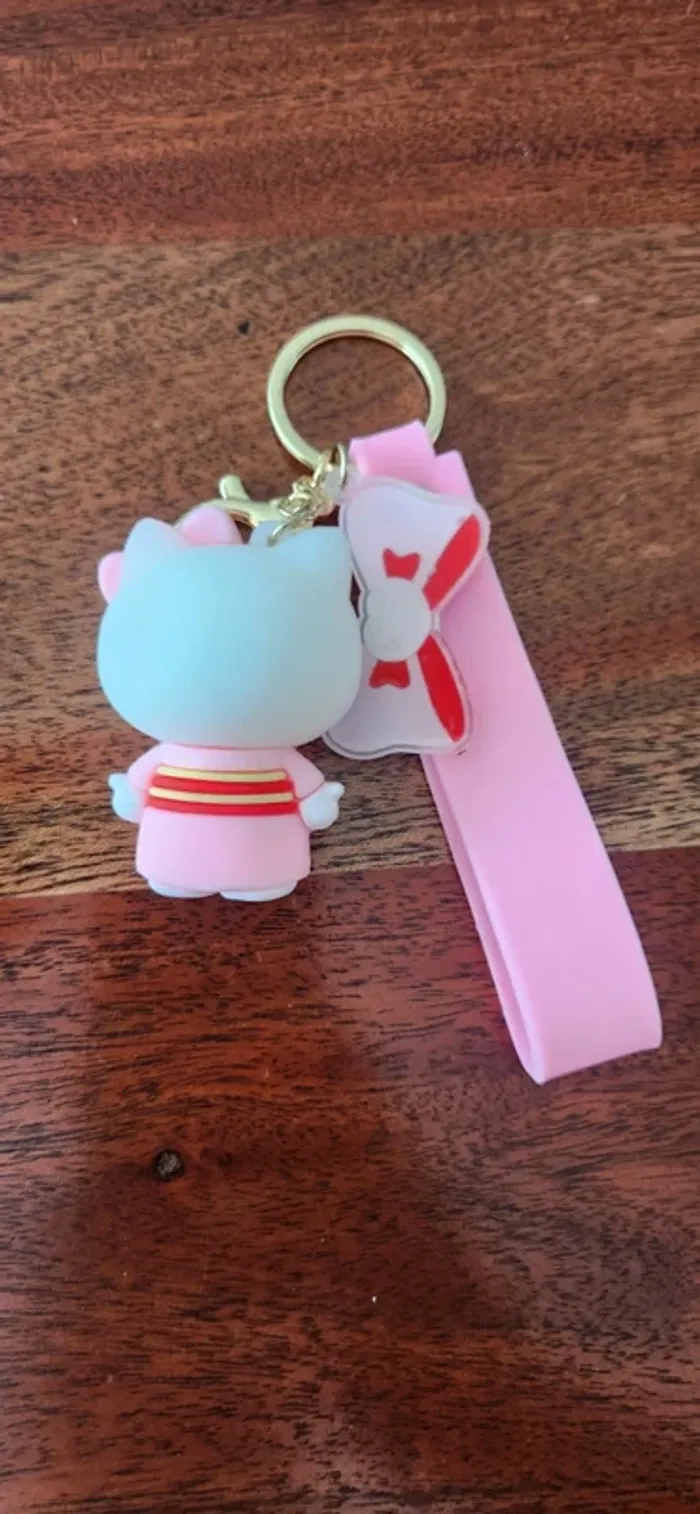 Porte-Clés Hello Kitty Rose & Rouge - photo numéro 3