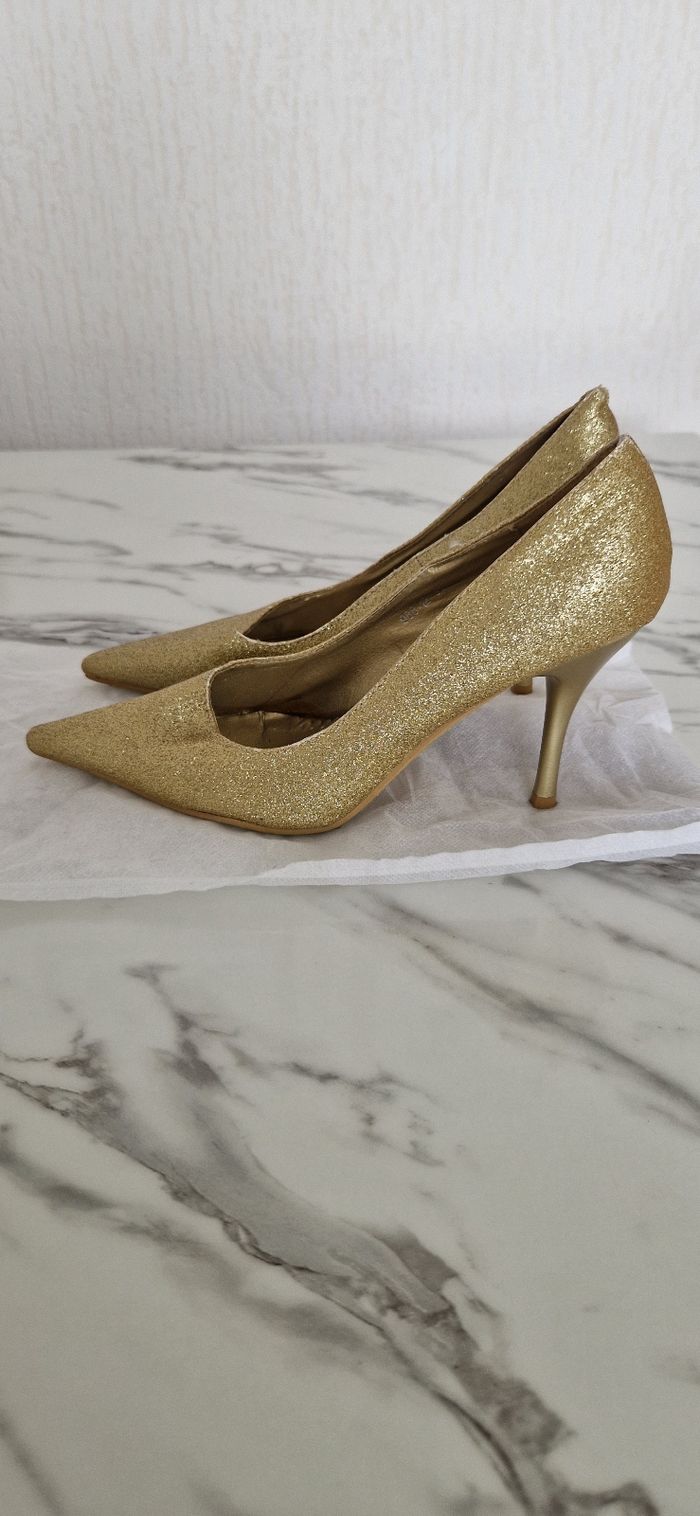 Chaussures à talons, dorées
