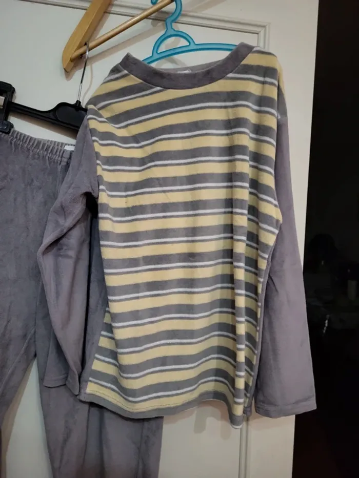 Pyjama rayé gris et jaune - photo numéro 2