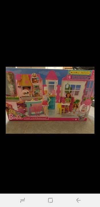 Barbie et son restaurant neuf