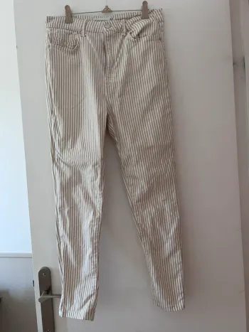 Pantalon rayé beige et blanc taille 42