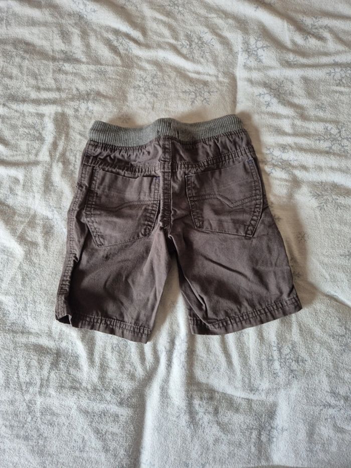 Short gris 4 ans - photo numéro 3
