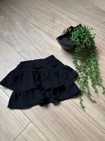 Jupe à volants noirs