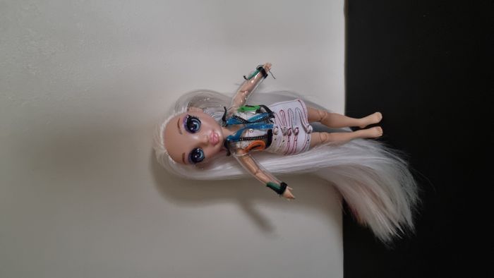 Rainbow High Salon de Beauté - Poupée Amaya Raine - photo numéro 5