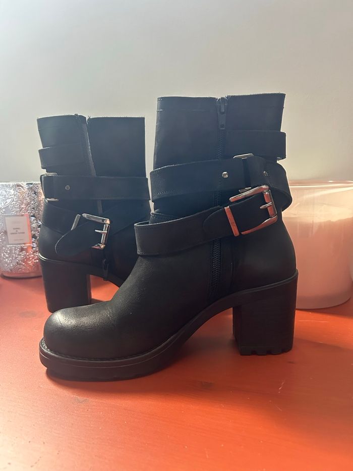 Bottines GALIX en cuir  neuve (valeur 189,90€) - photo numéro 2
