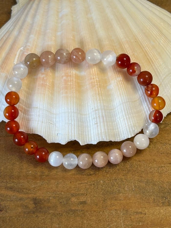 Bracelet en Cornaline, Pierre de Soleil & Sélénite – Énergie, Lumière et Harmonie