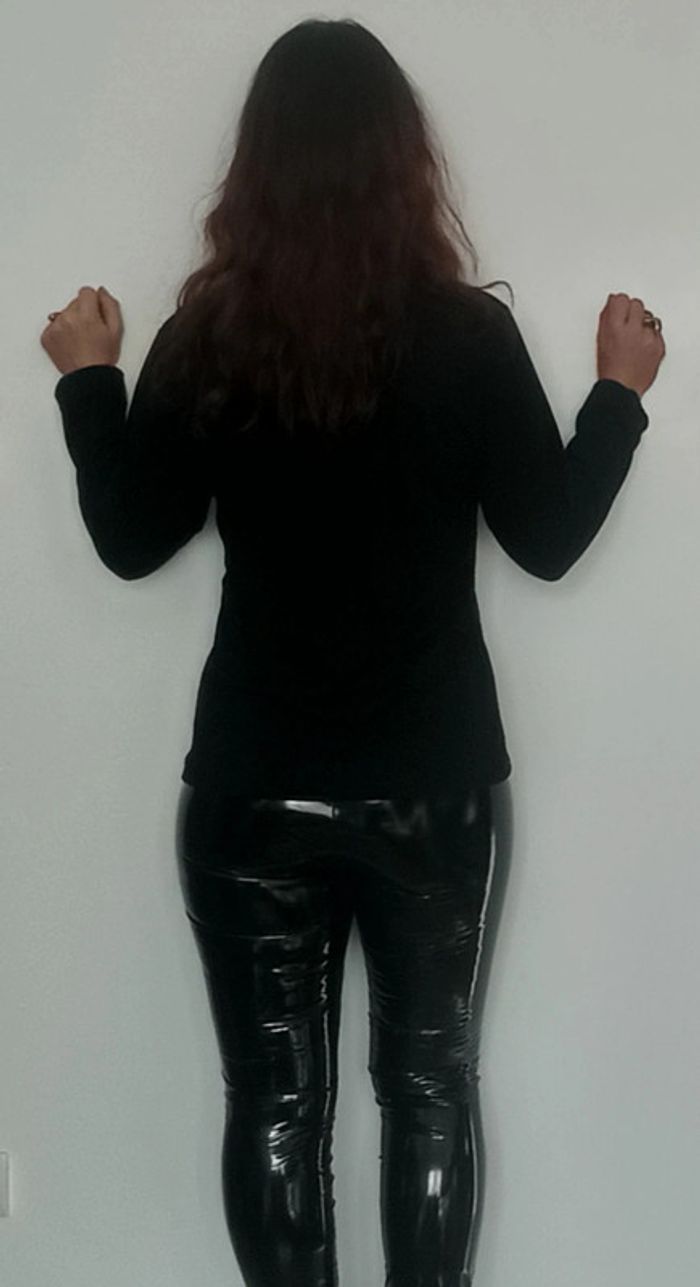 Pull fin noir et bordeaux strassé taille 42/44 - photo numéro 6