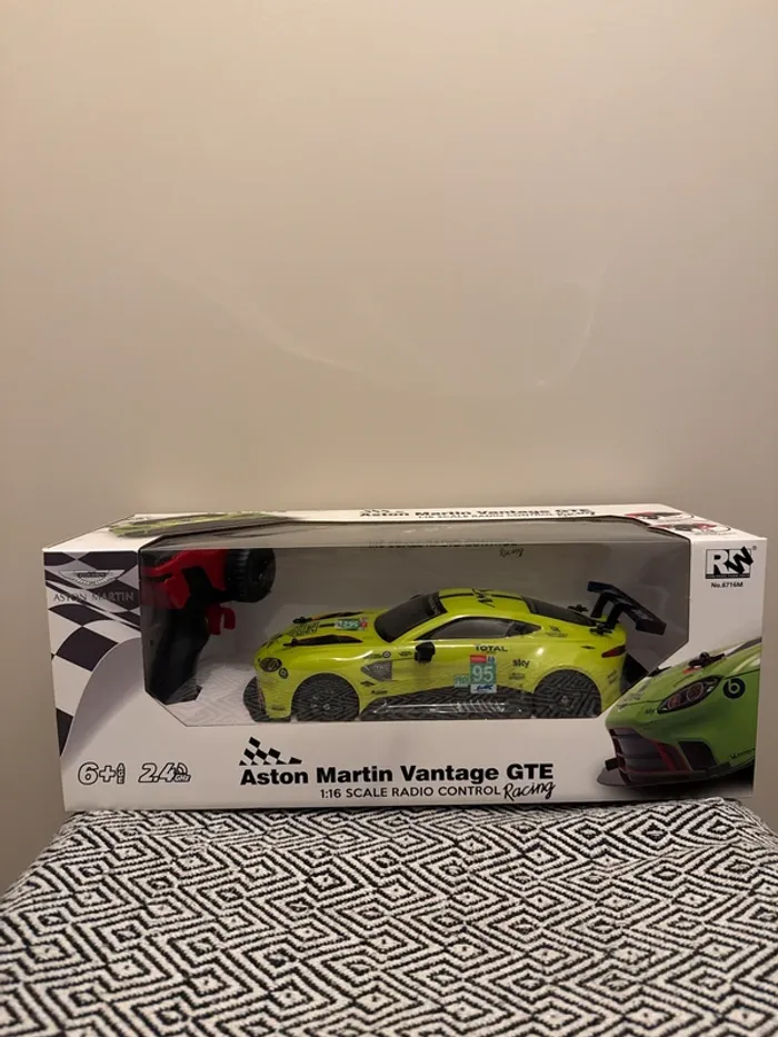WDK - Voiture télécommandé - Aston Martin Vantage GTE 1:16 - 2.4 Ghz - 6 ans et +