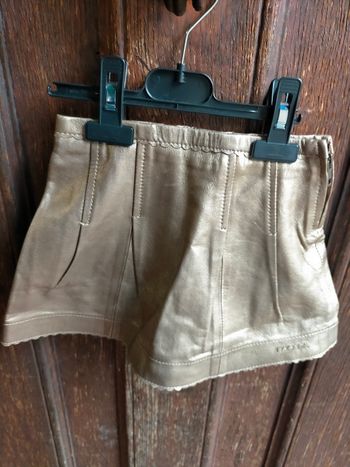 Très belle jupe cuir Escada 4 ans