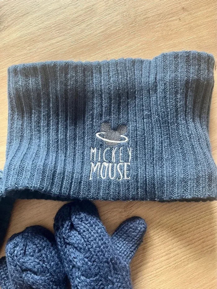 Lot écharpe bonnet moufles mickey - photo numéro 2