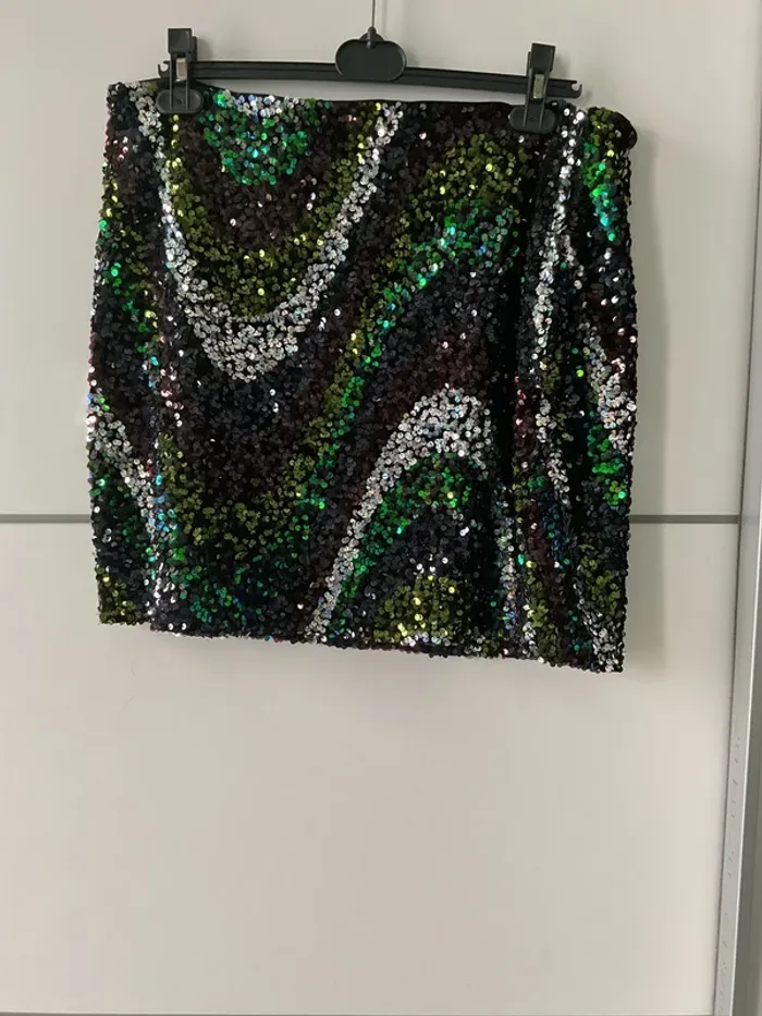 Jupe courte à sequins