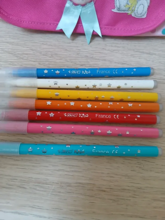 Trousse d’école + feutres bic - photo numéro 2