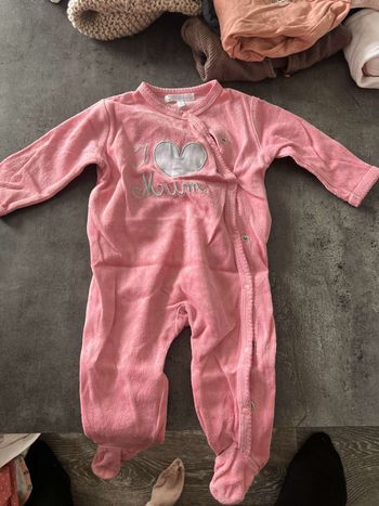 Vend lots de vêtements bébé fille de 3 a 6mois