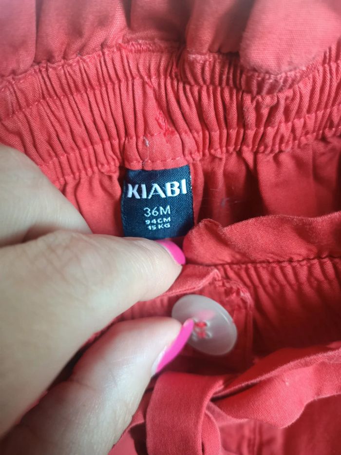 Joli petit short rouge Kiabi taille 36mois - photo numéro 3