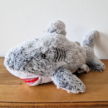 Requin peluche