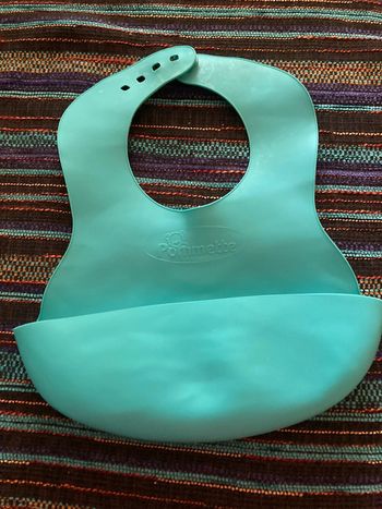 bavoir/ bavette plastique avec réservoir