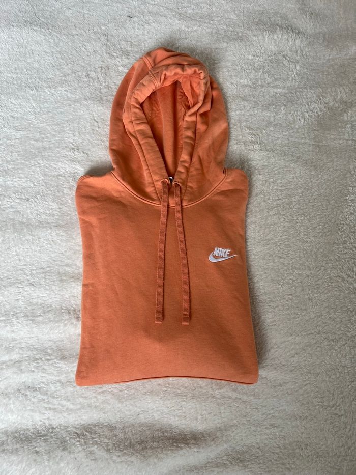 Pull Nike couleur corail - photo numéro 3