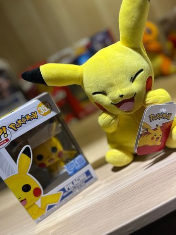 Funko pop + peluche Pikachu Pokémon 