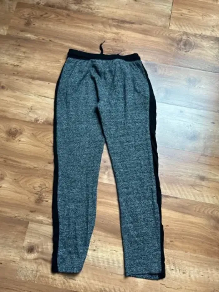 Jogging gris et noir - photo numéro 3