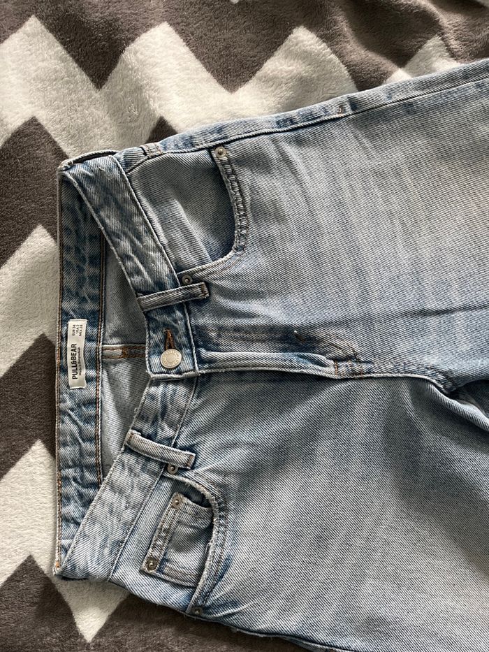 Jean bleu Pull & Bear, en très bon état. - photo numéro 4