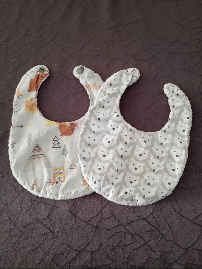 Lot de 2 bavoirs bébé