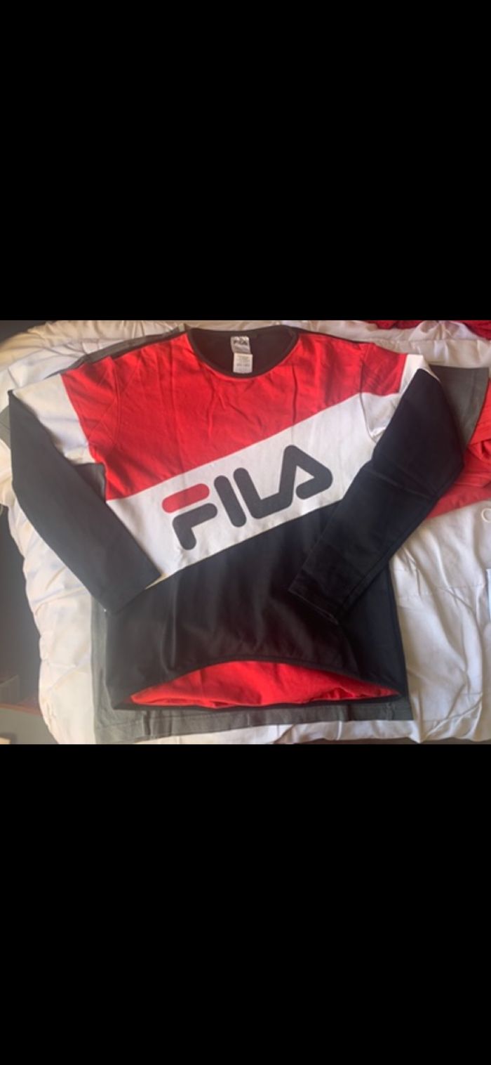 Lot fila short plus 2tee shirt et un pull taille 14/16ans - photo numéro 4