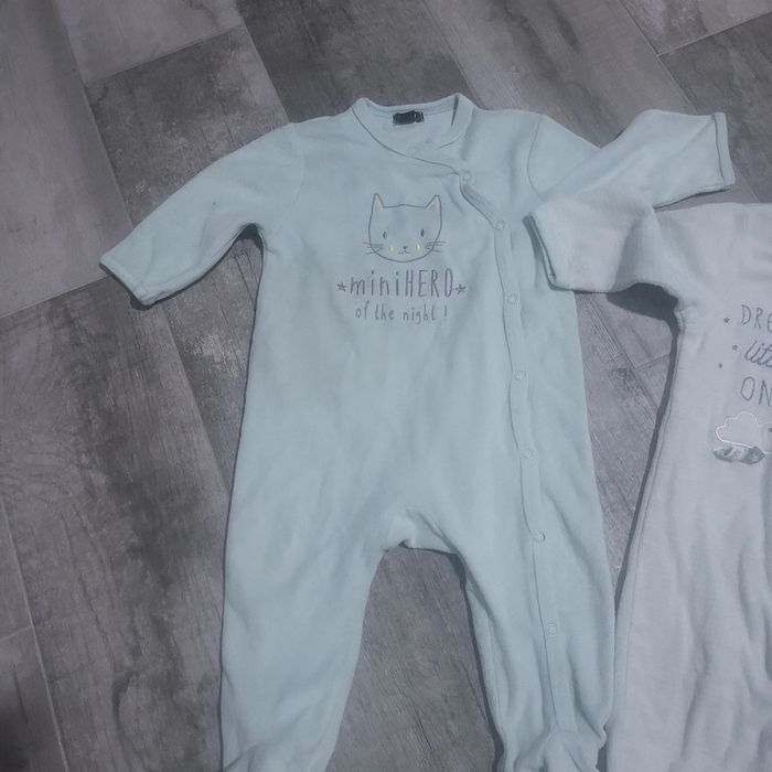 Lot 2 pyjama velours mixtes kiabi 12mois - photo numéro 3