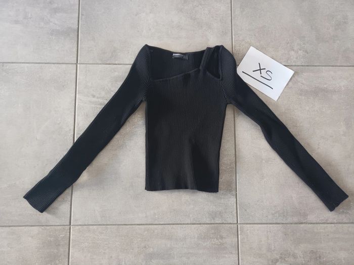 T-shirt noir manches longues taille XS Stradivarius