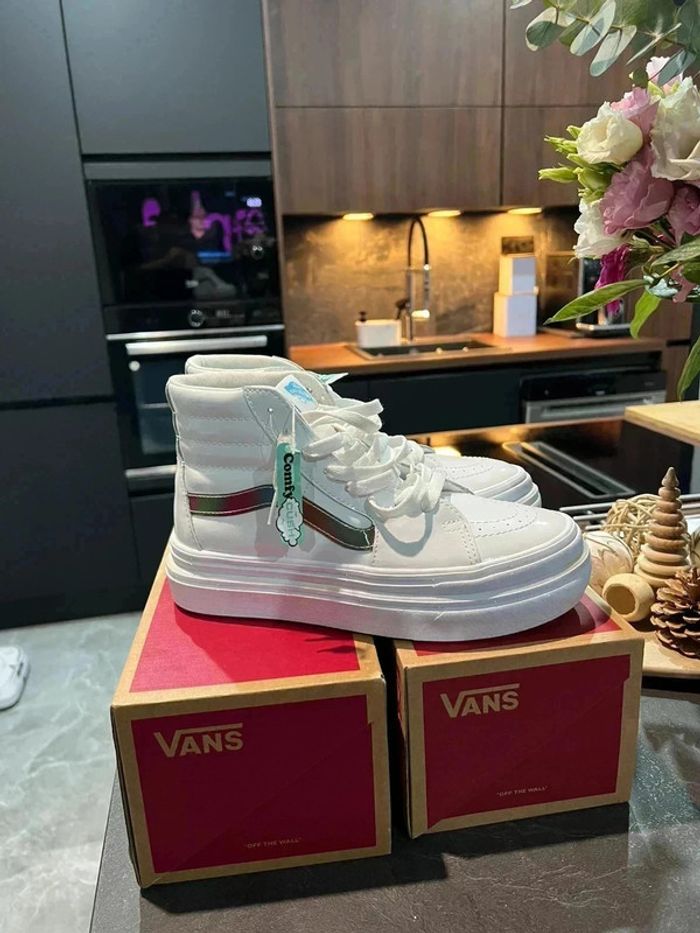 Vans Neuves Taille 37 - Confort et Style, Jamais Portées!
