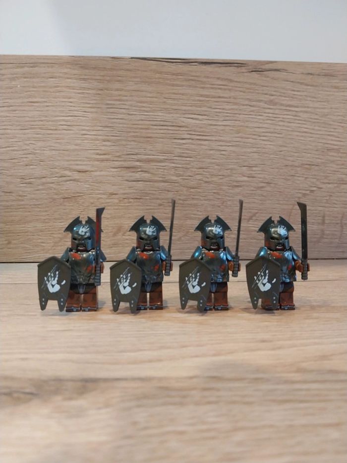 Figurines type lego 4 guerriers orcs seigneur des anneaux