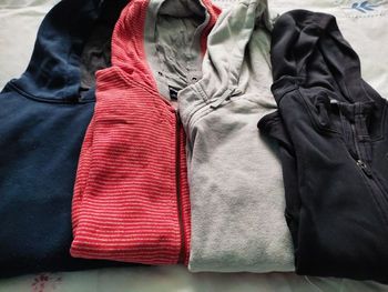 Sweat à capuche 3 (12 ans) et 1 (10 ans) Kiabi et Puma