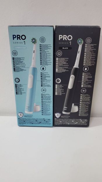 2 Brosses à Dents Électrique Oral B Pro 1, Bleu + Noir.