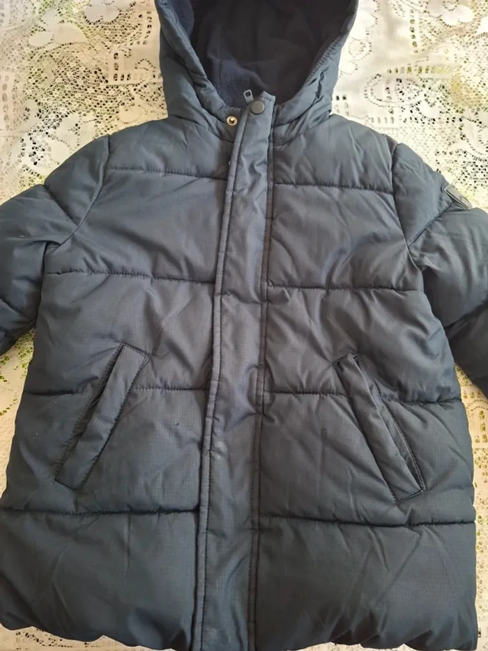 Doudoune garçon- taille 5 ans - bleu marine - en très bon état - photo numéro 2