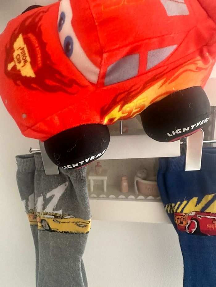 Peluche voiture Cars avec chaussettes cars - photo numéro 2