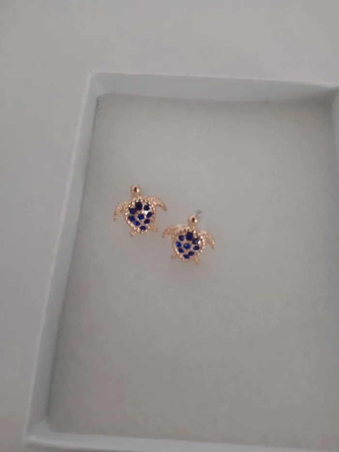 Boucles d'oreilles bohèmes tortues dorées et zircons bleus