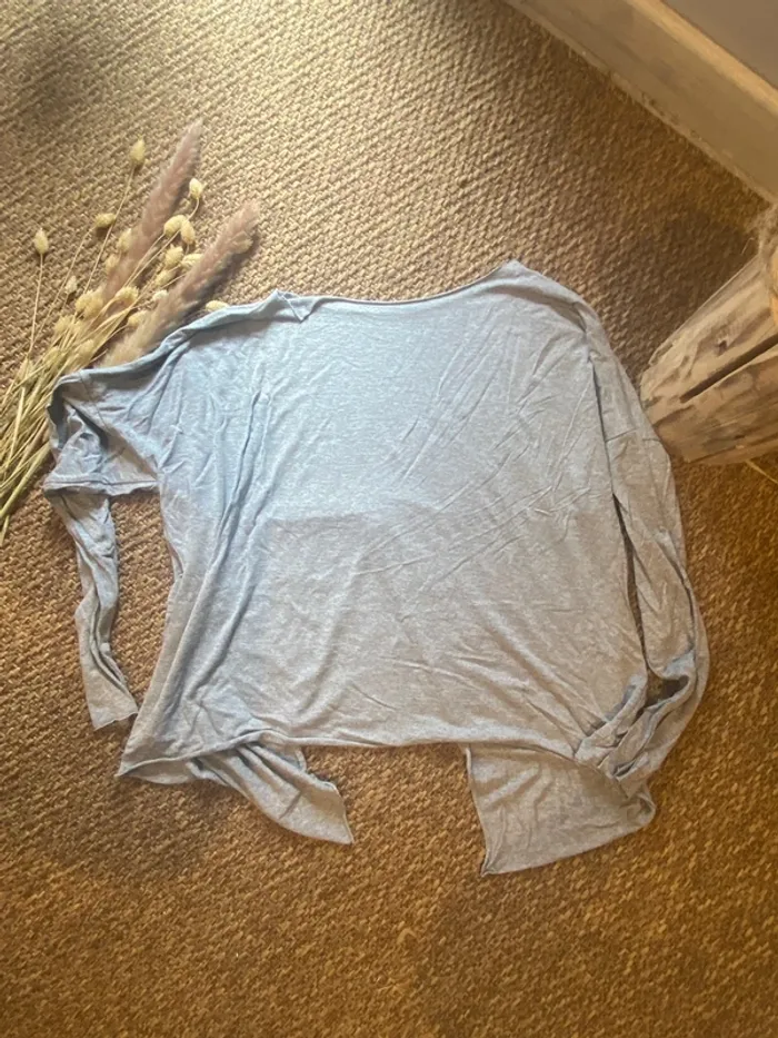 T-shirt ouvert dans le dos