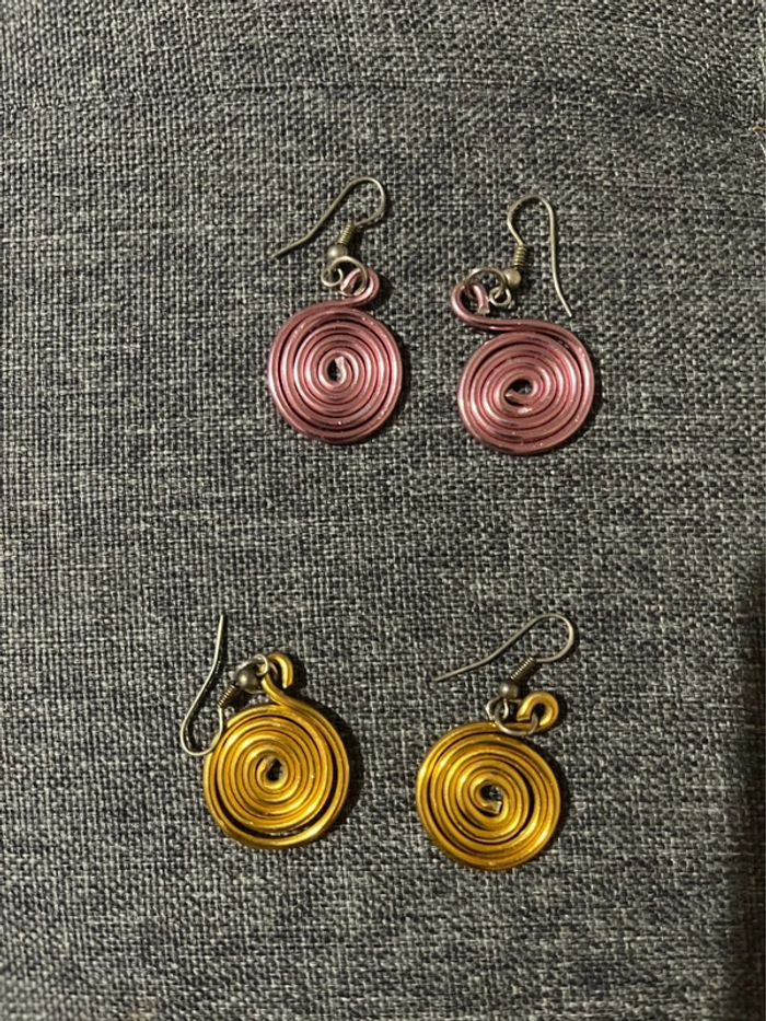 Lot de deux paires de boucles d’oreille