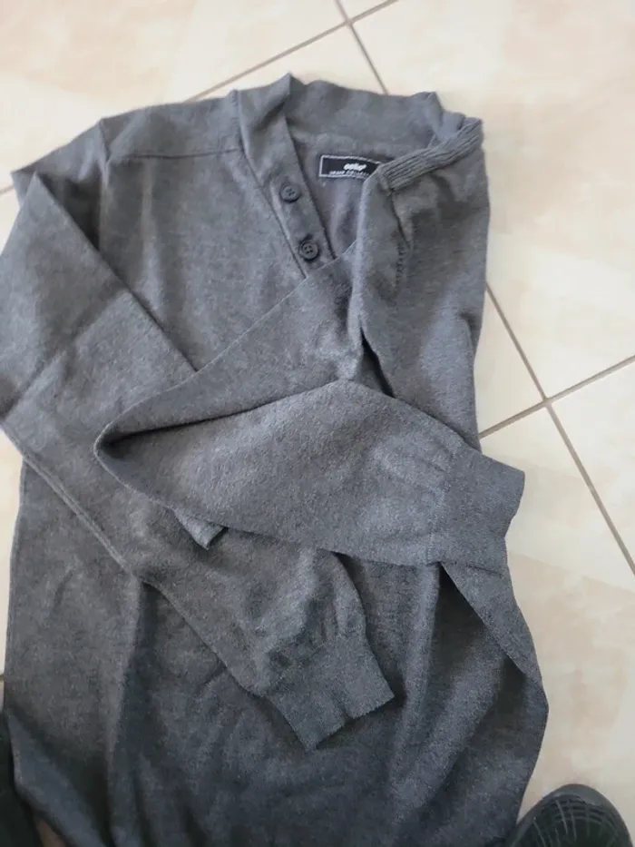 Joli pull taille M - photo numéro 3