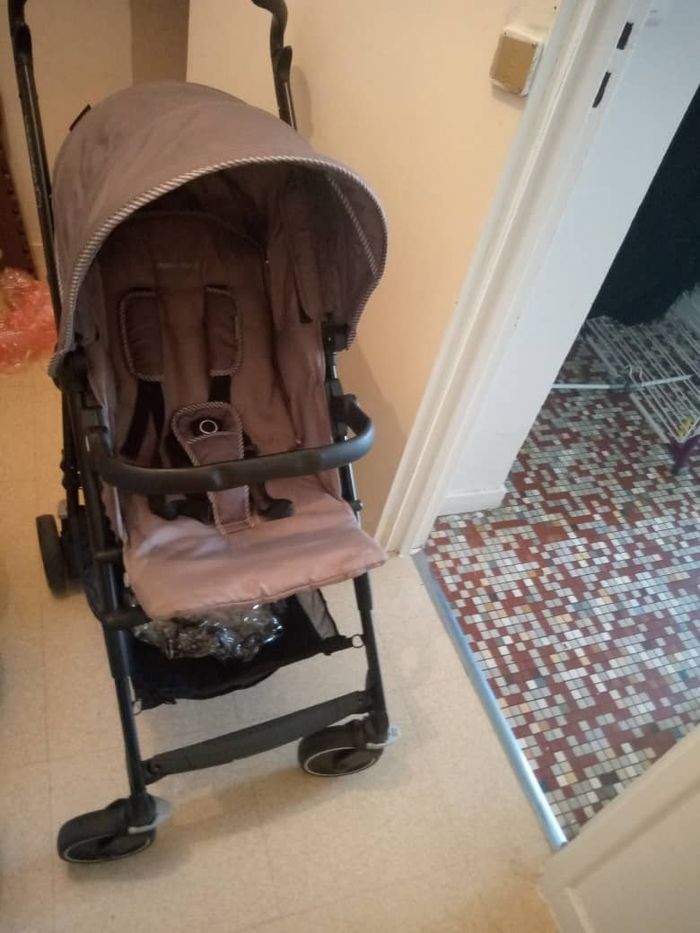 Je vend une poussette - photo numéro 2